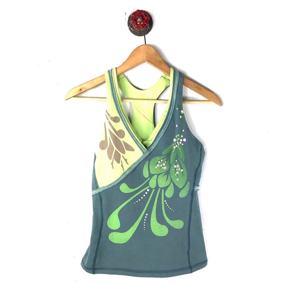 Mountain Hardwear Tops - Mountain Hardwear small tank top built in bra yoga